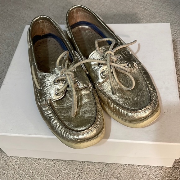 Gold boat shoes - Picture 1 of 3